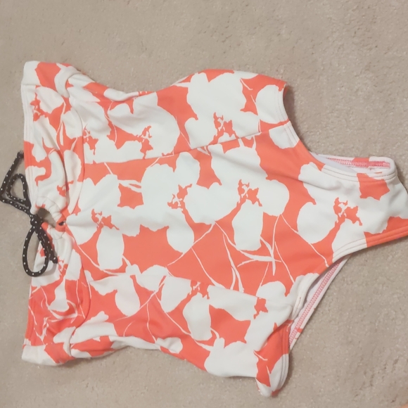 Open back Roxy one piece - Picture 1 of 2